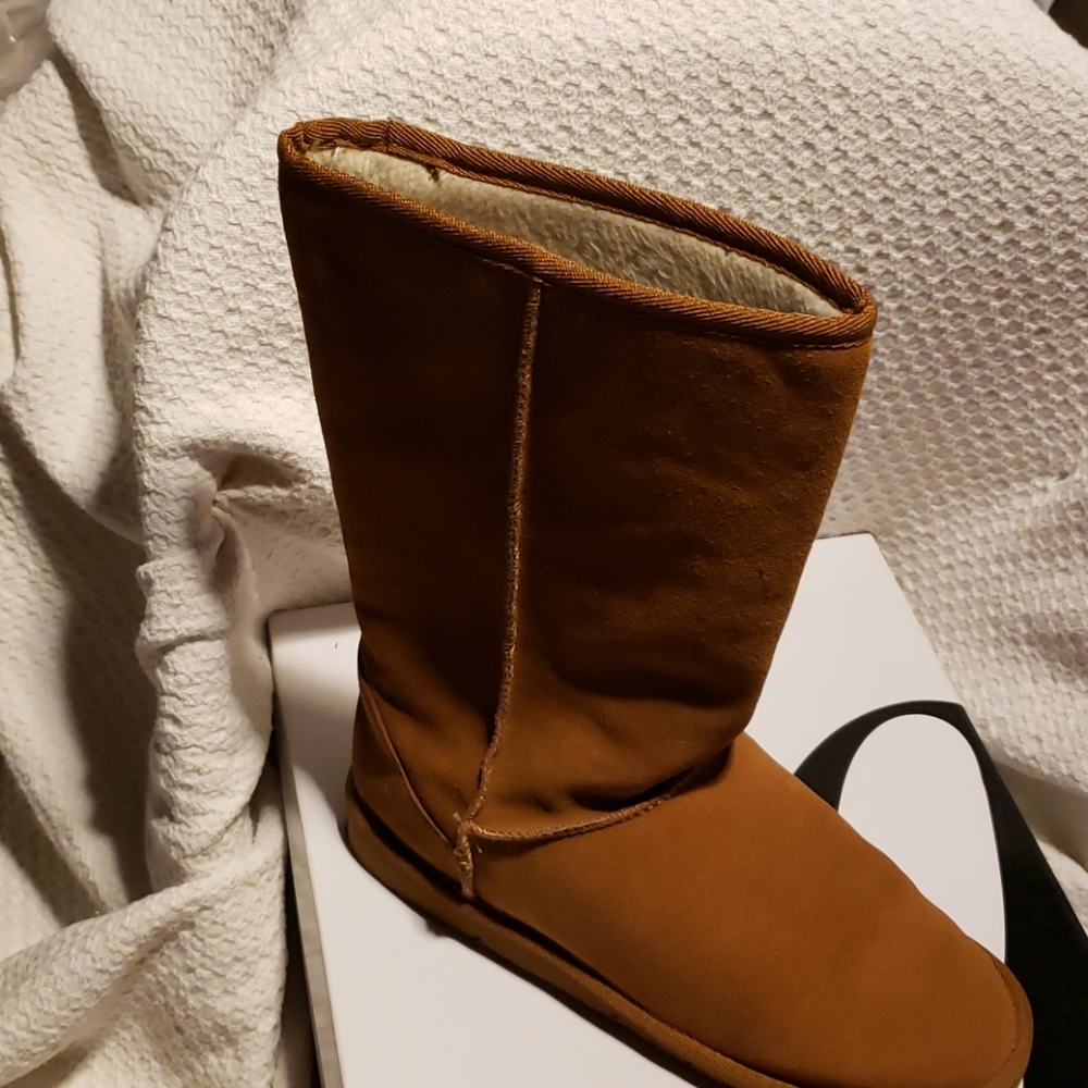 (MD) Nine West "UGG" Boot